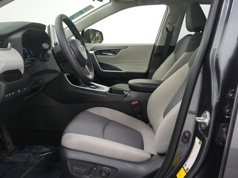 Used 2025 Toyota RAV4 XLE image 22