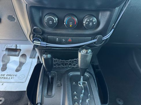 Used 2017 Jeep Wrangler Unlimited Sport AWD/4WD image 31