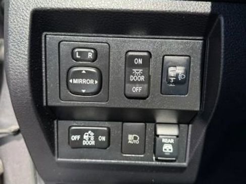 Used 2021 Toyota Tundra SR5 w/ SR5 Upgrade Package AWD/4WD image 38