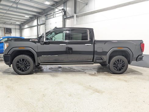 Used 2021 GMC Sierra 2500 Denali w/ Denali Black Diamond Edition image 6