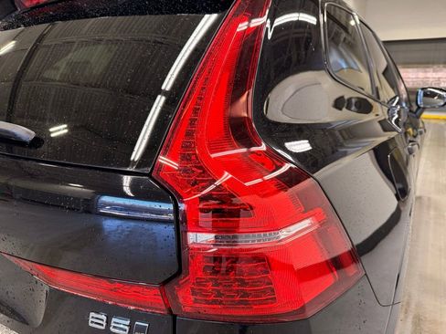 Used 2023 Volvo XC60 B5 Plus w/ Protection Package Premier image 5