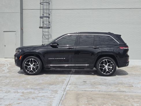 Used 2024 Jeep Grand Cherokee Summit image 5