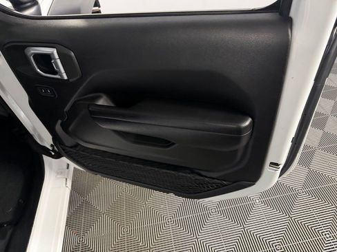 Used 2022 Jeep Wrangler Unlimited Sport image 32