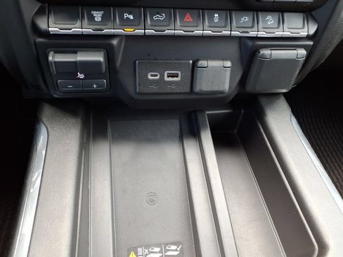 Used 2023 GMC Sierra 2500 AT4 w/ AT4 Preferred Package AWD/4WD image 27