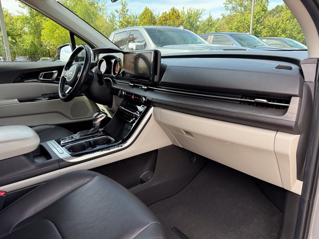 Used 2022 Kia Carnival EX FWD image 39