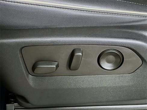 Used 2022 Chevrolet Suburban Premier image 11