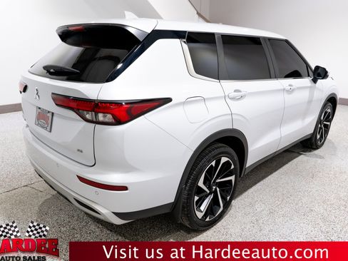 Used 2024 Mitsubishi Outlander SE Black Edition FWD image 5