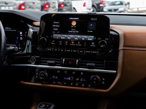 Used 2024 Nissan Pathfinder Platinum image 21