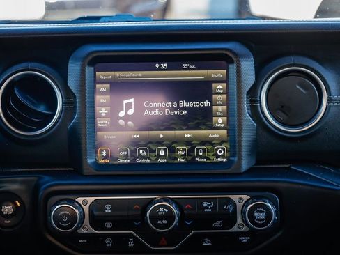 Certified 2022 Jeep Gladiator Overland w/ Trailer Tow Package image 15