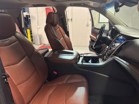 Used 2015 Cadillac Escalade Luxury image 21
