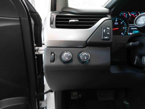 Used 2018 Chevrolet Suburban LT AWD/4WD image 11