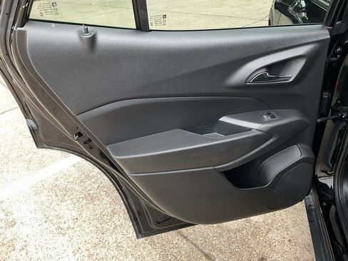 Used 2025 Chevrolet Trax LT w/ LT Convenience Package image 18