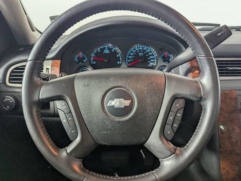Used 2008 Chevrolet Tahoe LTZ w/ LTZ Preferred Equipment Group RWD image 16