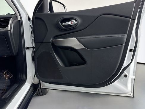 Used 2021 Jeep Cherokee Limited AWD/4WD image 24