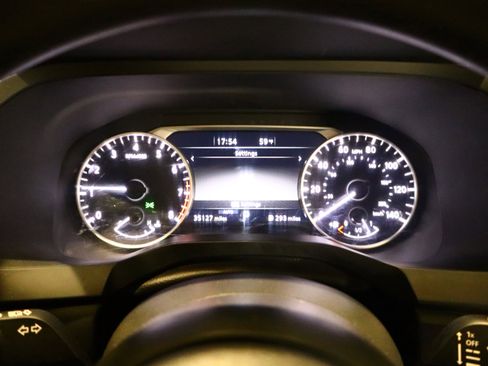 Used 2024 Nissan Pathfinder S image 13