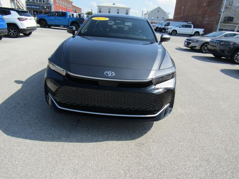 Used 2023 Toyota Crown image 8