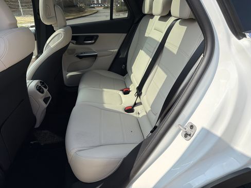 Used 2025 Mercedes-Benz GLC 300 4MATIC image 21