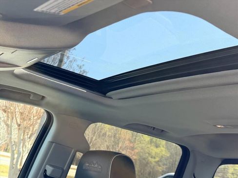 Used 2018 Chevrolet Silverado 1500 High Country image 18