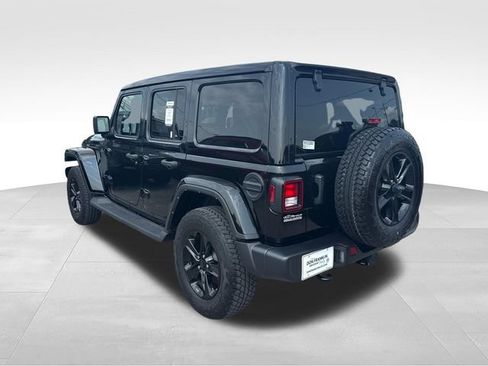 Used 2022 Jeep Wrangler Unlimited Sahara AWD/4WD image 3