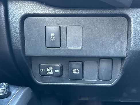 Used 2020 Toyota Tacoma SR5 RWD image 36