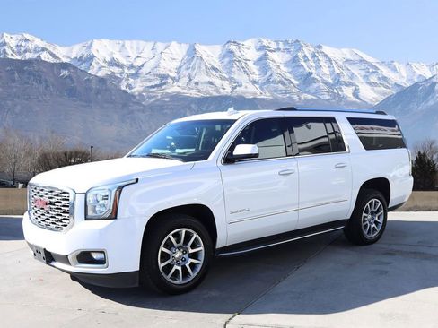 Used 2020 GMC Yukon XL Denali AWD/4WD image 2
