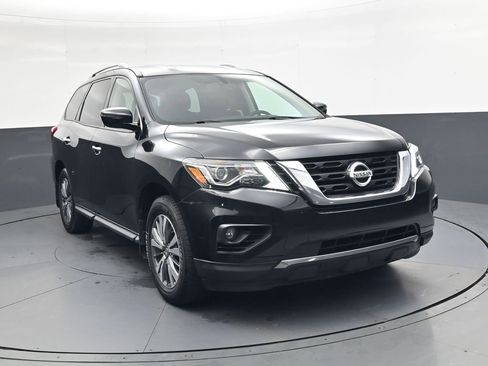 Used 2020 Nissan Pathfinder SV image 2