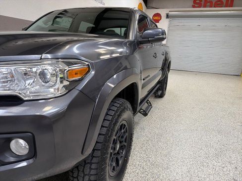 Used 2022 Toyota Tacoma SR5 w/ Technology Package image 10