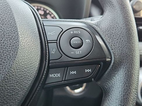 Used 2021 Toyota RAV4 XLE w/ Convenience Package FWD image 26