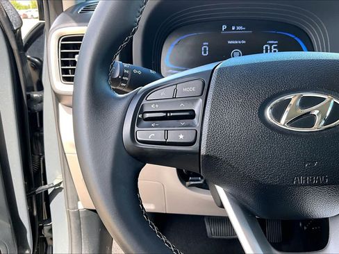 Certified 2025 Hyundai Venue SEL FWD image 24