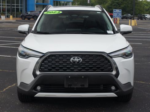 Used 2023 Toyota Corolla Cross XLE w/ Convenience Package FWD image 25