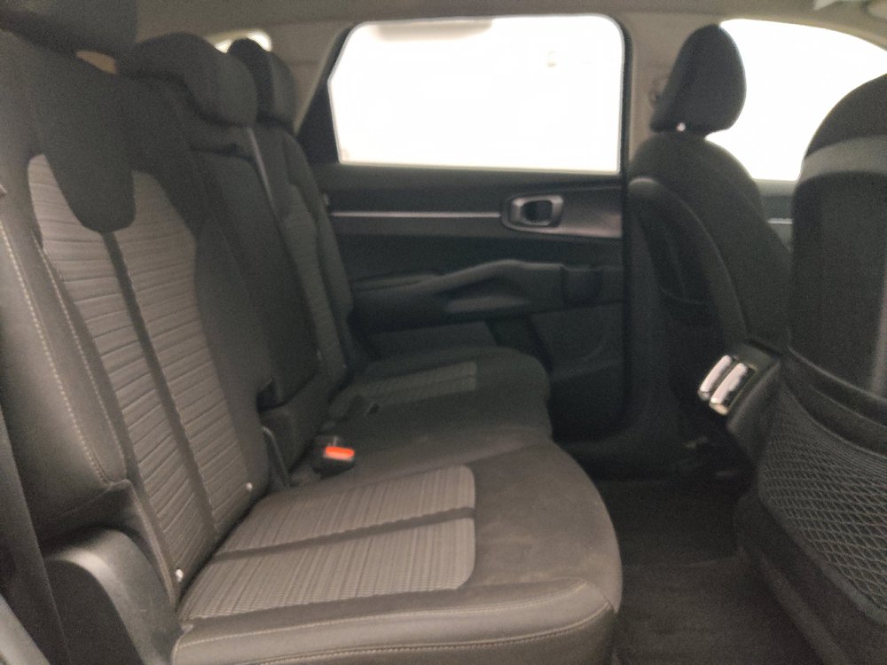 Used 2024 Kia Sorento LX FWD image 19