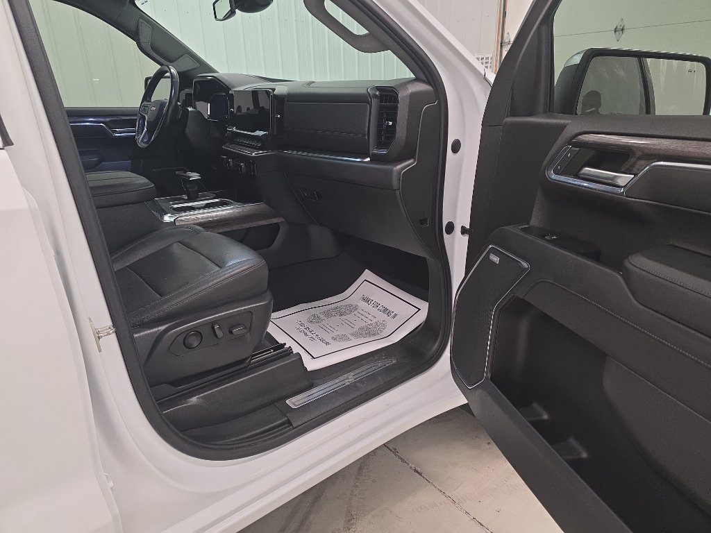 Used 2023 Chevrolet Silverado 1500 LTZ AWD/4WD image 7
