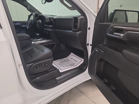 Used 2023 Chevrolet Silverado 1500 LTZ image 7