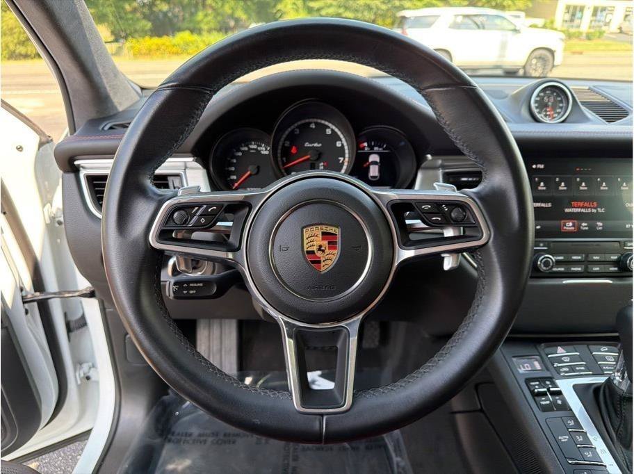 Used 2017 Porsche Macan Turbo AWD/4WD image 16