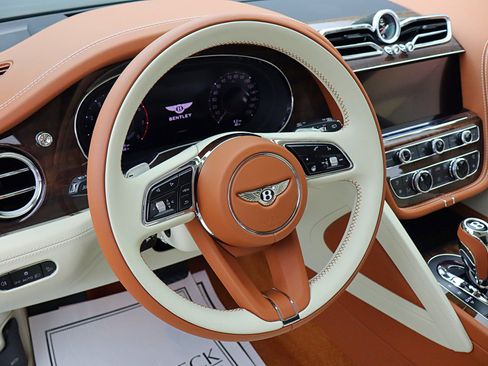 New 2025 Bentley Bentayga Extended Wheelbase image 25