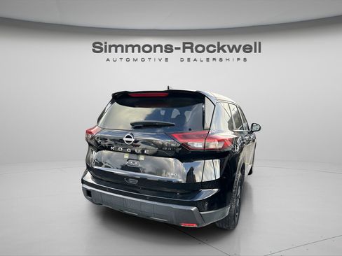 Used 2025 Nissan Rogue SV AWD/4WD image 13