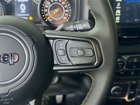 Used 2024 Jeep Gladiator Sport image 23