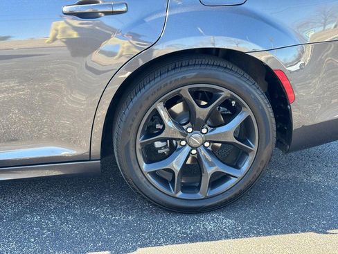 Used 2022 Chrysler 300 Touring L image 9