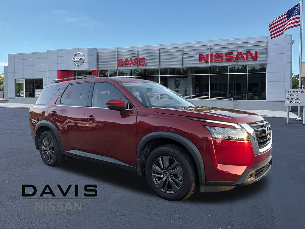 Used 2024 Nissan Pathfinder SV FWD image 2