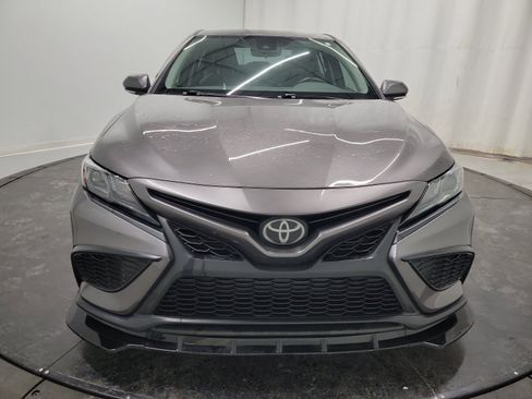 Used 2023 Toyota Camry SE image 2