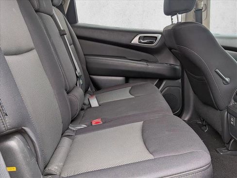 Used 2018 Nissan Pathfinder S FWD image 11