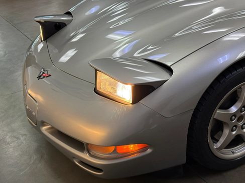 Used 1999 Chevrolet Corvette Coupe RWD image 22