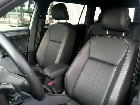 Used 2022 Volkswagen Tiguan SE R-Line image 11