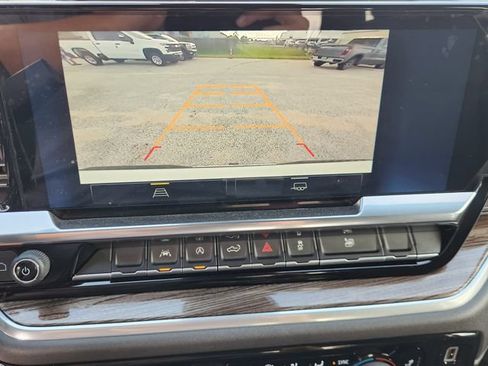 Used 2025 Chevrolet Silverado 1500 LT AWD/4WD image 17