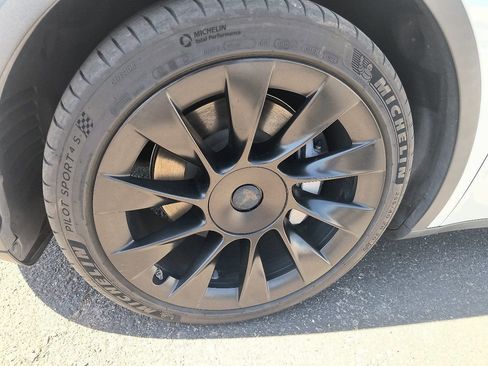 Used 2021 Tesla Model Y Long Range AWD/4WD image 6