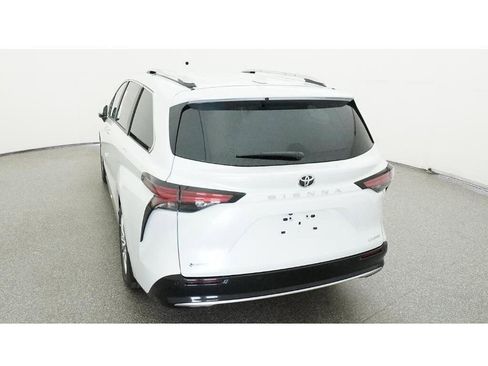 New 2026 Toyota Sienna Limited image 6