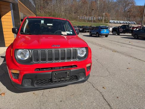 Used 2023 Jeep Renegade Latitude image 3
