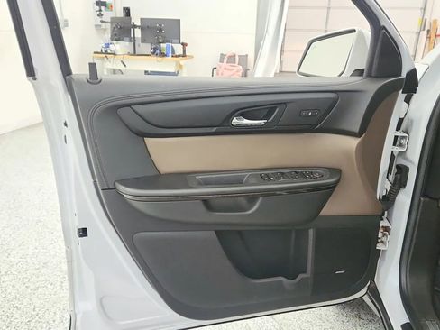 Used 2016 GMC Acadia SLT image 34