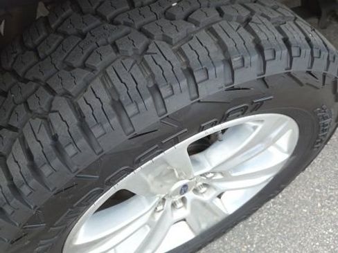 Used 2016 Ford F150 Platinum w/ Equipment Group 701A Luxury image 9