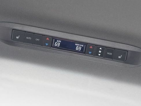 Used 2024 Toyota Sienna Platinum FWD image 53